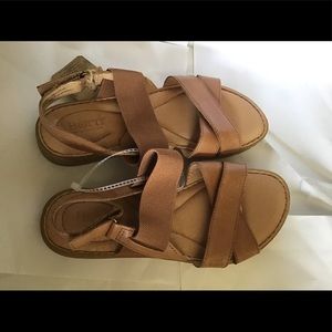born zinnia sandals
